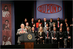 Photo of President Bush announcing new Executive Order strengthening federal environmental, energy, and transportation management at a visit to DuPont on January 24, 2007. Credit White House/Paul Morse.