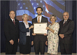 photo of FEMP Staff who won 2007 White House Closing the Circle Award